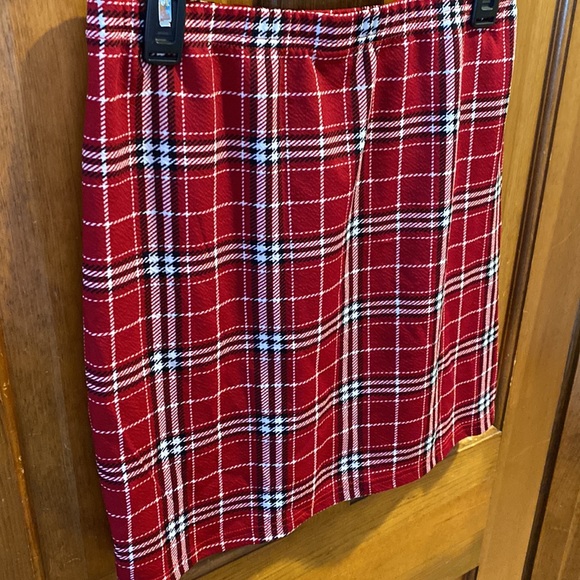 Red Plaid Mini Skirt - Picture 4 of 4